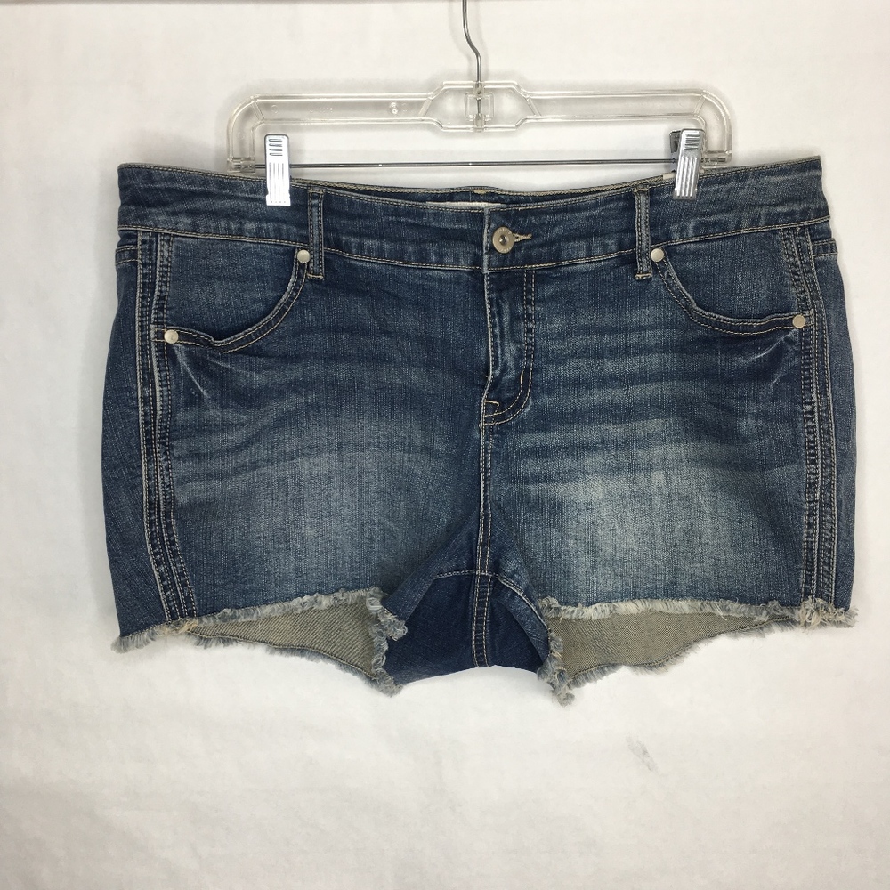 Torrid Dark Wash Double Seam Short Short - Picture 2 of 7
